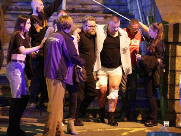 Теракт в Манчестере сегодня 23.05.2017: взрыв на стадионе унес жизни не менее 19 человек (ВИДЕО)