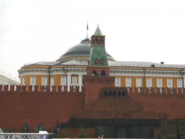 Ураган снес часть крыши Сенатского дворца в Кремле (ВИДЕО)