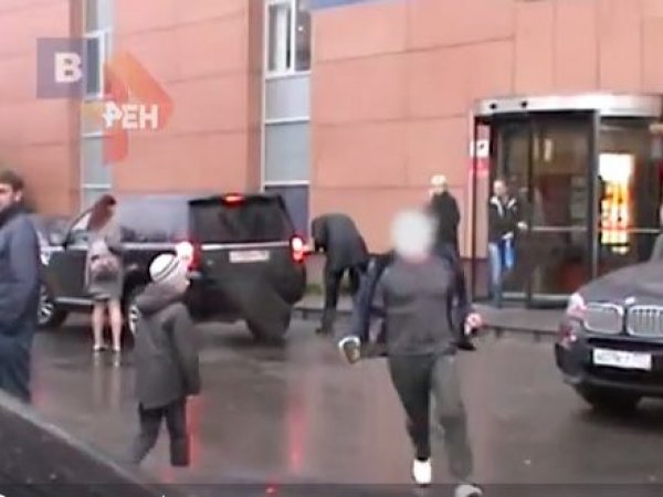 РЕН-ТВ выложил новое ВИДЕО нападения на Навального с замазанными лицами