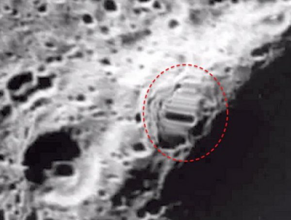 Российский уфолог нашел на Луне "город инопланетян" (ВИДЕО)