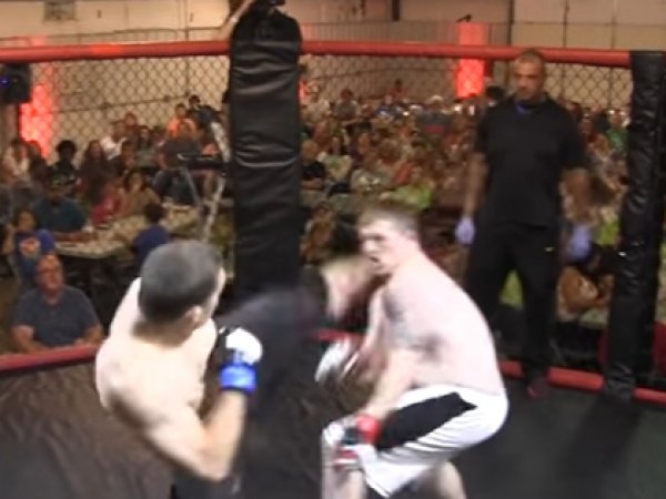 На YouTube попало ВИДЕО, как боец ММА нокаутировал противника за 4 секунды первым же ударом