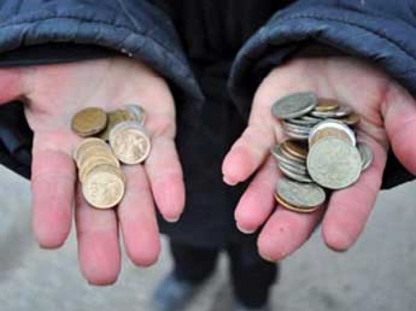 Малоимущие россияне получат 10 тысяч рублей в год на продуктовые карточки