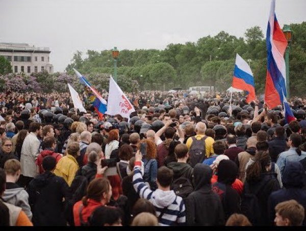 Задержанные на митинге в Санкт-Петербурге 12 июня рассказали о "газовых камерах" в ОВД