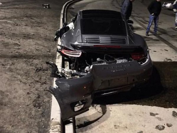 Владельцу разбитого на ТО Porsche предложили почти новую машину (ФОТО, ВИДЕО)