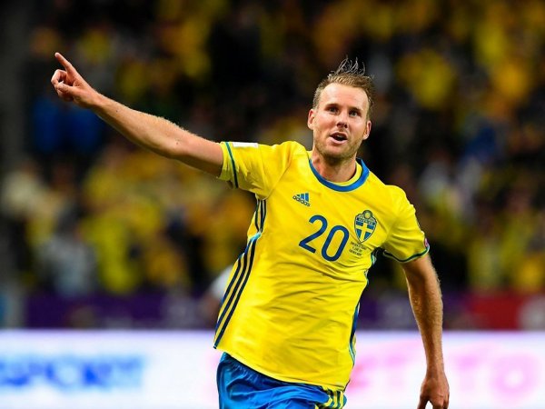 Шведский футболист забил победный мяч Франции с центра поля на 93-й минуте (ВИДЕО)