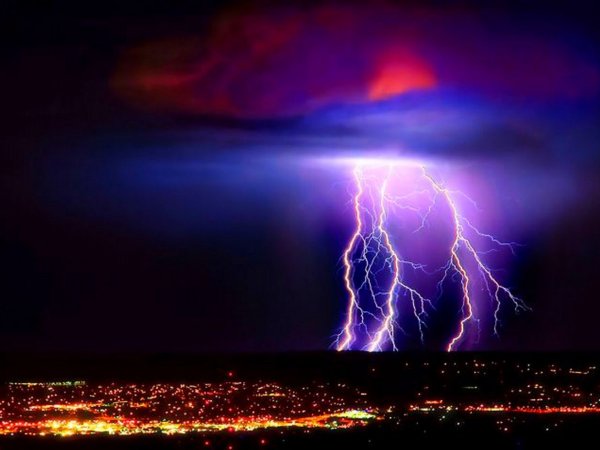 В Калифорнии турист сфотографировал поразившую его молнию