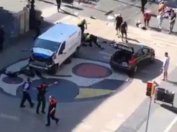 Опубликовано фото террористов и машин, участвовавших в атаке в Барселоне