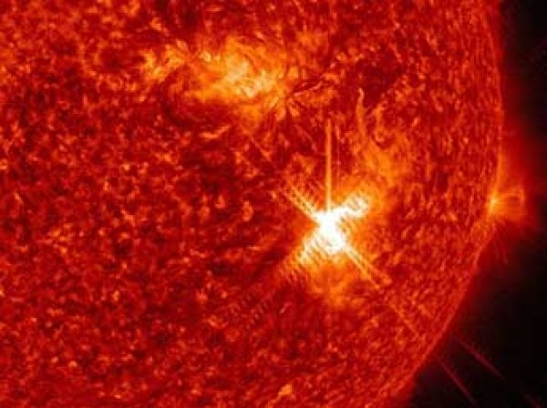 Медики бьют тревогу: сильнейшая магнитная буря накроет Землю после мощной вспышки на Солнце