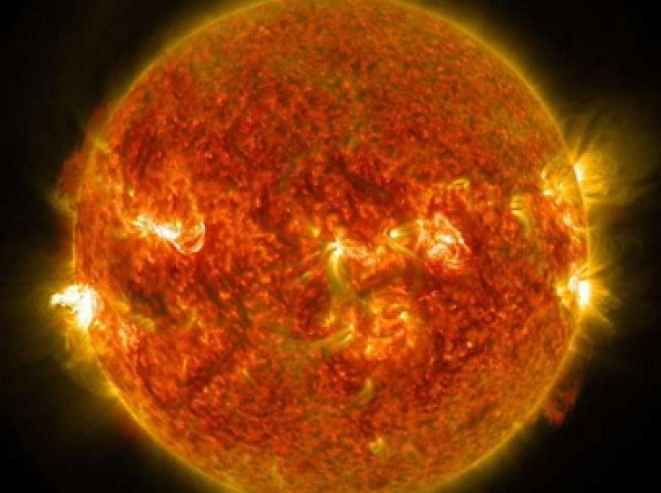 На Солнце произошла мощнейшая за 12 лет вспышка