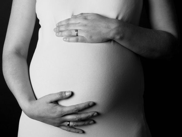 Британия из-за трансгендеров призвала ООН ввести термин "беременные люди"