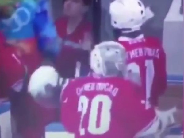 Тренер избил хоккеиста клюшкой во время матча, на котором присутствовал Путин