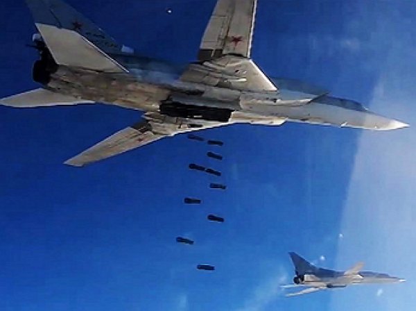 Опубликовано видео авиаудара ВКС РФ по объектам ИГИЛ на востоке Сирии