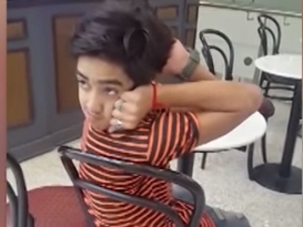 Видео пакистанского "мальчика-сова" сделало его звездой YouTube