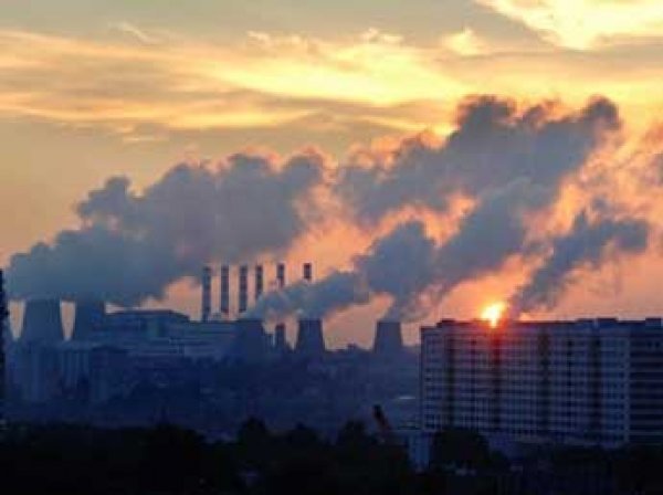 Сразу несколько районов Москвы окутало облако газа с запахом сероводорода