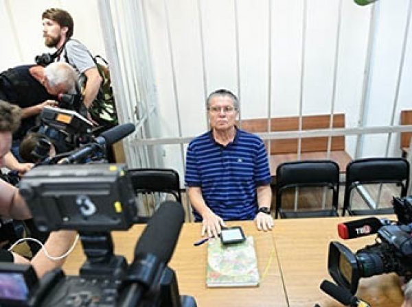 Защита Улюкаева срочно меняет показания после показаний Сечина в суде