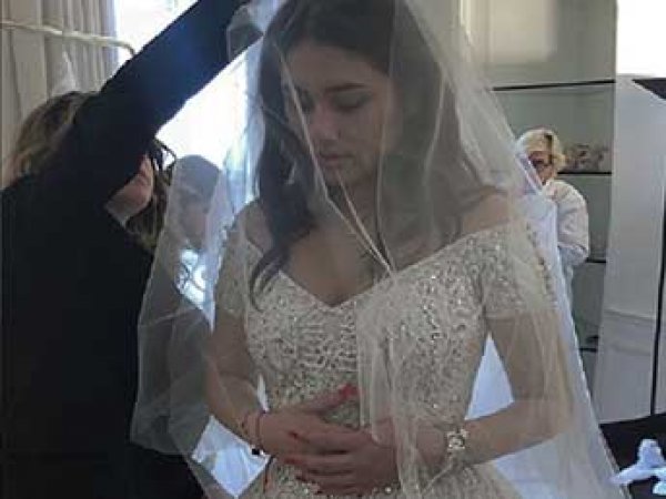 В Сеть попало видео, как пресс-секретарь Медведева танцует лезгинку на свадьбе дочери олигарха