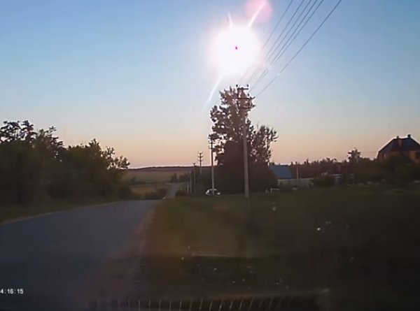 Взрыв метеорита в небе над Воронежем попал на видео