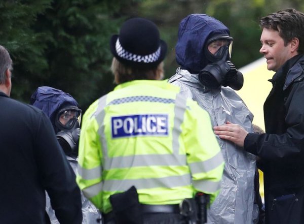 Полиция Лондона: людей в Эймсбери как и Скрипалей отравили "Новичком"