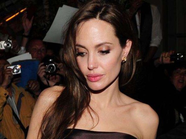 "Превратилась в полную развалину": Джоли чудовищно похудела до 35 кг из-за развода с Питтом (ФОТО)