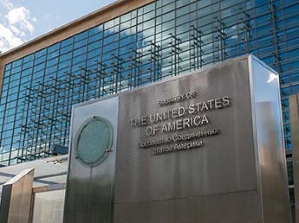 Guardian: в посольстве США в Москве более 10 лет работала связанная с ФСБ россиянка