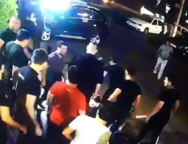 Убийство чемпиона по ММА охранником ночного клуба в Узбекистане попало на видео