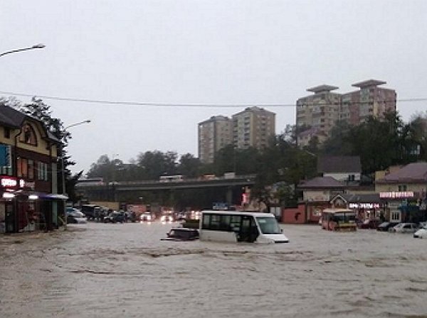 Наводнение в Туапсе сегодня, 24.10.2018: видео жуткого потопа появилось в Сети, есть жертвы