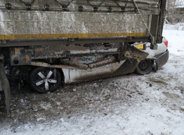 В Екатеринбурге в ДТП водителю "Яндекс.Такси" оторвало голову