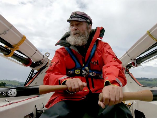 Федор Конюхов впервые пересек Тихий океан на весельной лодке
