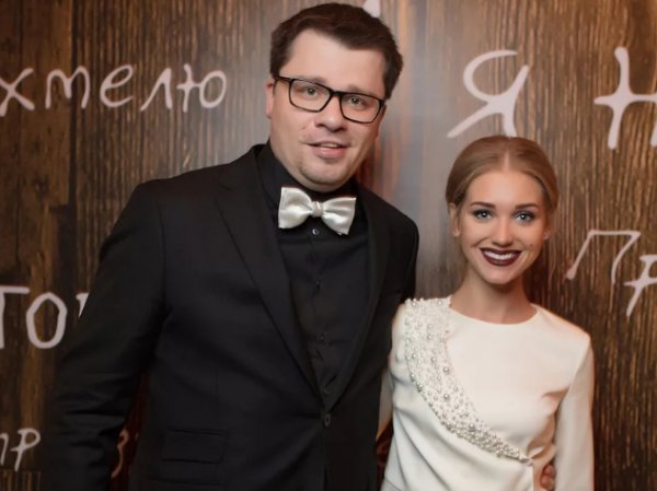 "У меня был только ржавый гвоздь": юзеры ополчились на Харламова и Асмус за Instagram 5-летней дочери