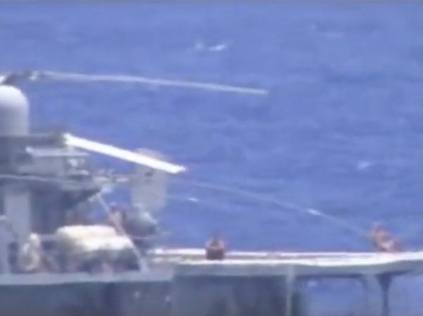 Адмирал оценил реакцию "загоравших" во время сближения с американским крейсером моряков РФ