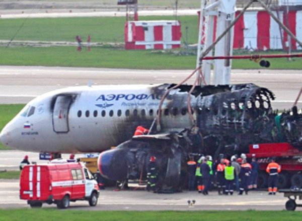 СКР обвинил пилота SSJ-100 в катастрофе в Шереметьеве