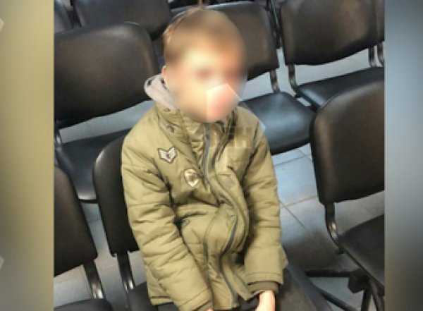"Поливал кипятком и резал тело": подробности зверского убийства матери 12-летним сыном попали в СМИ