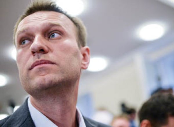 Со счетов сторонников Навального в регионах списывают по 100 млрд рублей