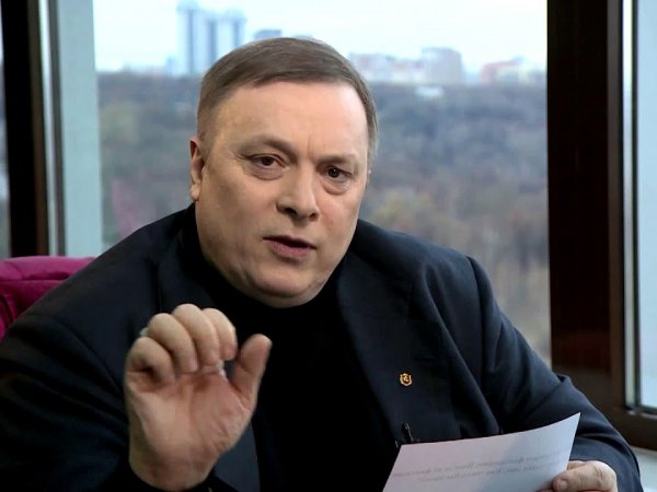 "Одни и те же рожи": Разин обвинил "Первый канал" и НТВ в провокации против Зеленского и Путина