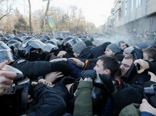 "Земельный майдан" в Киеве у стен Верховной рады привел к смерти одного из протестующих