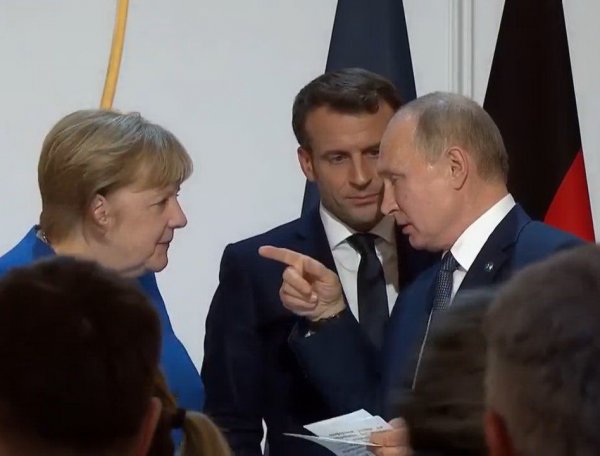 "Суркова избили после саммита в Париже": СМИ Украины обсуждают скандал в российской делегации