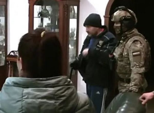 В Красноярске штурмом взяли студию детского порно (ВИДЕО)