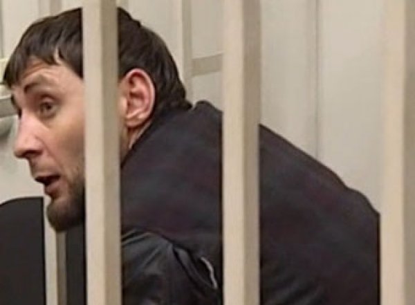 СМИ: в Сеть слили фото убийцы Немцова на застолье в колонии для бывших силовиков