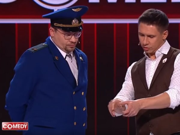 "Как дорого быть честным!": номер Comedy Club про прокурора и взяточника стал хитом в Сети (ВИДЕО)