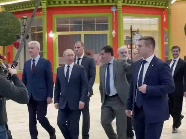Путин посетил парк развлечений "Остров мечты" в Москве (ВИДЕО)