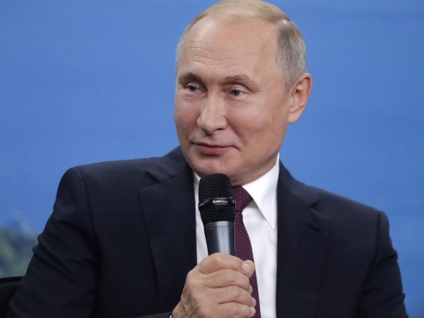 "Шило в стенку — и на боковую": Путин рассказал об отставке правительства и судьбе Медведева