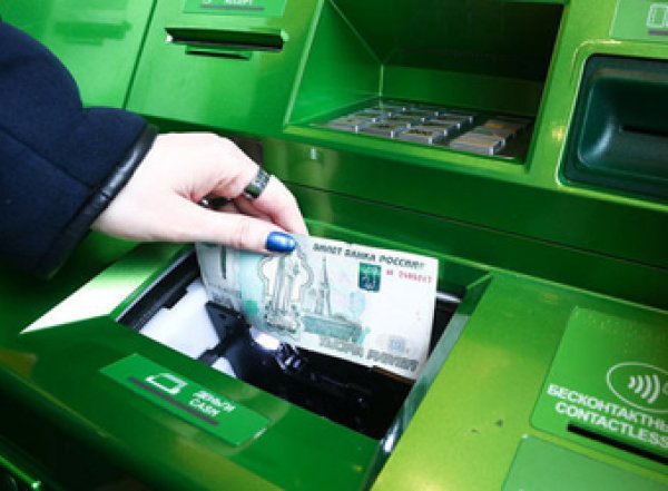 Банки ограничат выдачу наличных в банкоматах из-за коронавируса