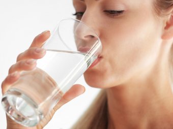 Ученые рассказали, что происходит в организме от выпитой утром натощак воды