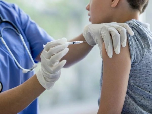 "Нас бережет старая прививка": ученые объяснили почему в РФ смертность от COVID-19 в разы меньше, чем в США и Италии