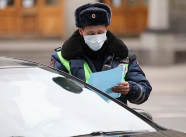 На всех въездах в Москву дежурят наряды ГИБДД: водителей просят объяснить цель прибытия