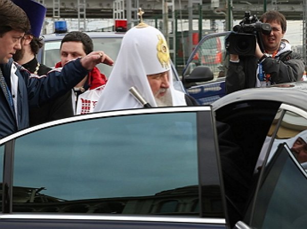 Патриарх Кирилл совершил объезд Москвы с иконой «Умиление» на Мерседесе с кортежем (ВИДЕО)