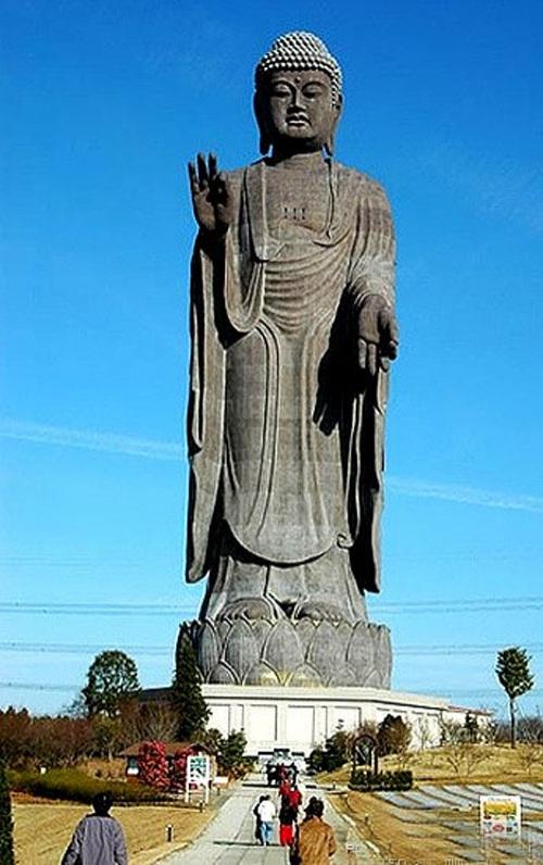 Самая большая статуя в мире