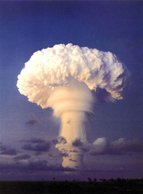 Как взрывают атомные бомбы
