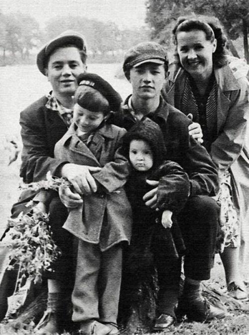 Легенды СССР в семейном кругу: редкие звездные фото из домашних архивов