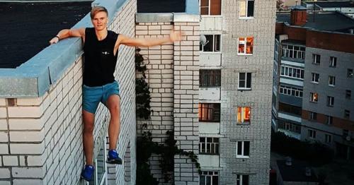 Жительница Москвы шокирует самыми опасными селфи в мире
